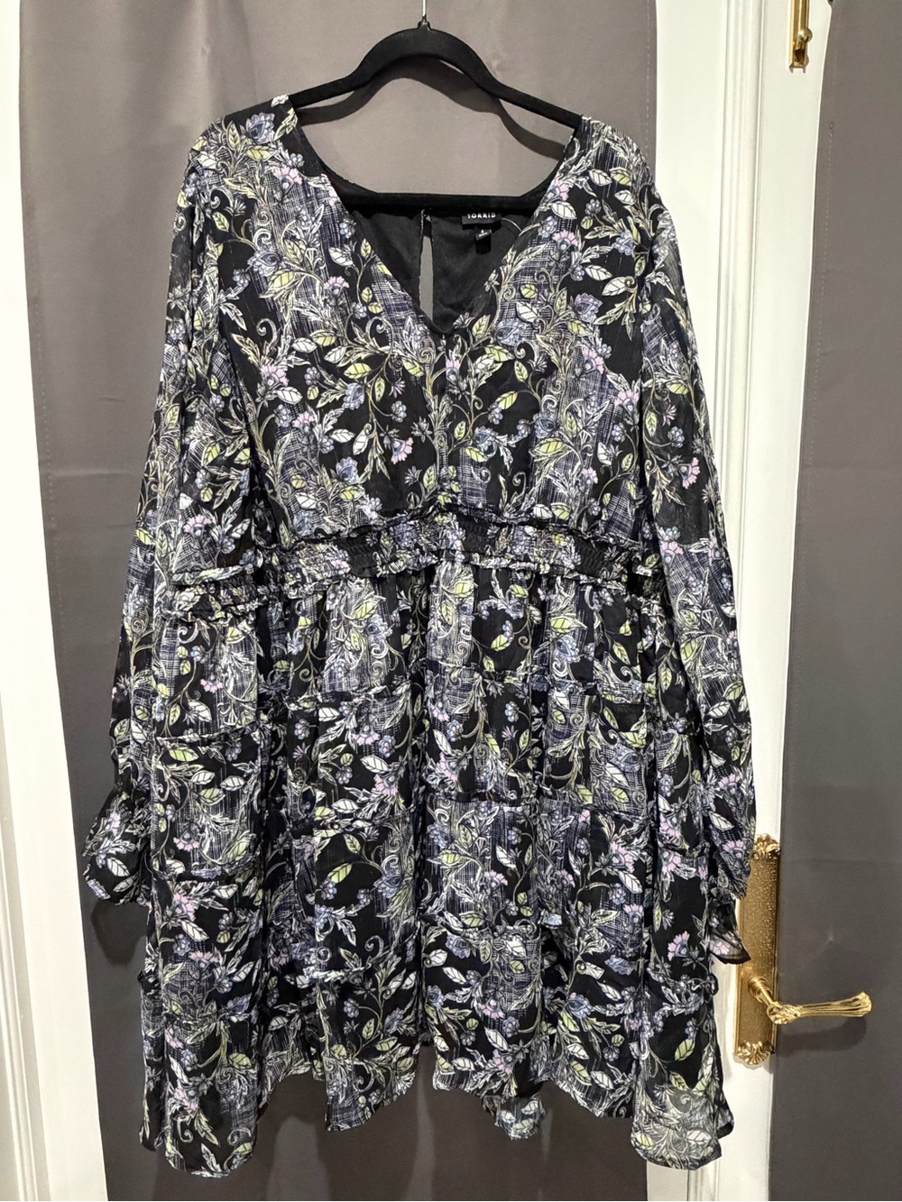 torrid Black Floral Tiered V-Neck Long Sleeve Dress